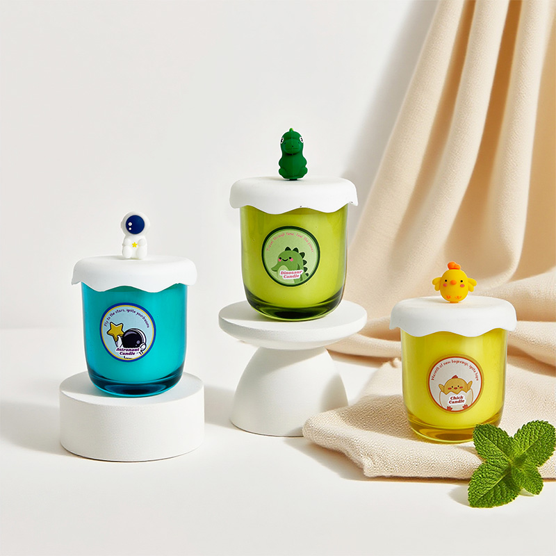 Handmade Soy Wax Scented Candle with Childlike Silicone Lid – Custom Logo Available